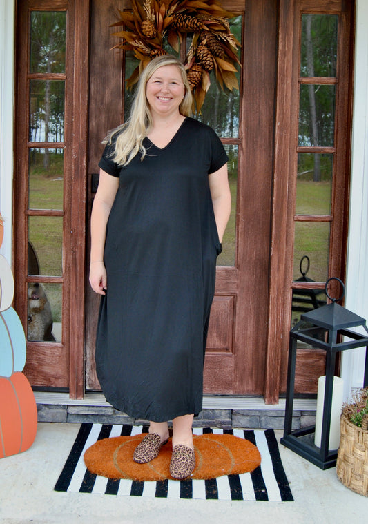 Classic Curvy Midi Dress in Black