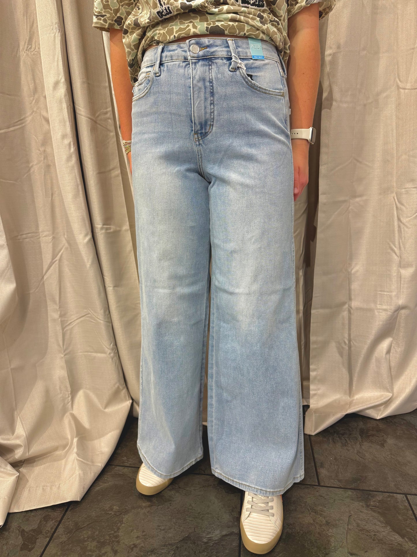 The Judy Blue Wide Leg Jeans - Petite