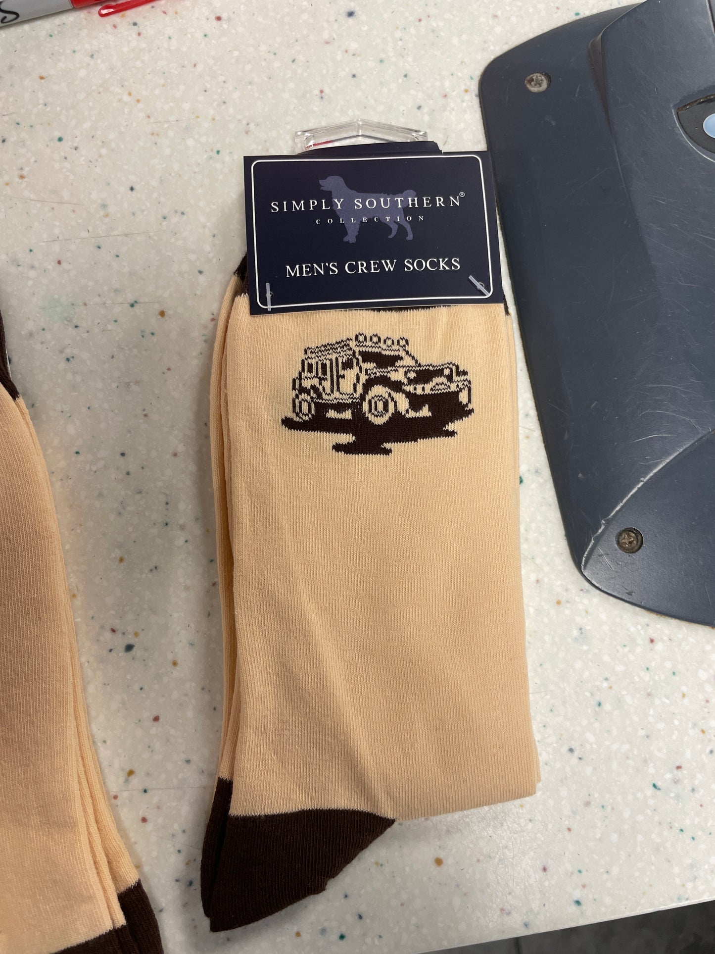 Simply Southern Men’s Crew Socks Mud