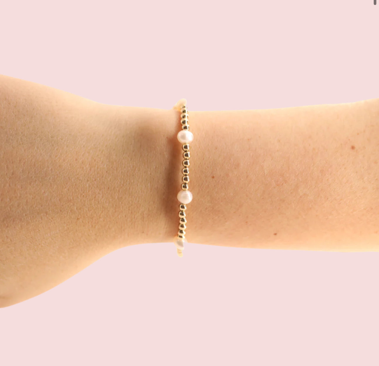 Beaded Blondes Kate Pearl Bracelet in Gold